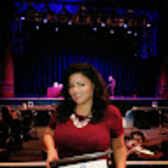 Meet your Posher, Claudia - Picture 1 of 1